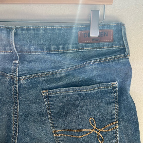 Denizen from Levi's Women's Classic Blue Jean Shorts - Picture 8 of 10